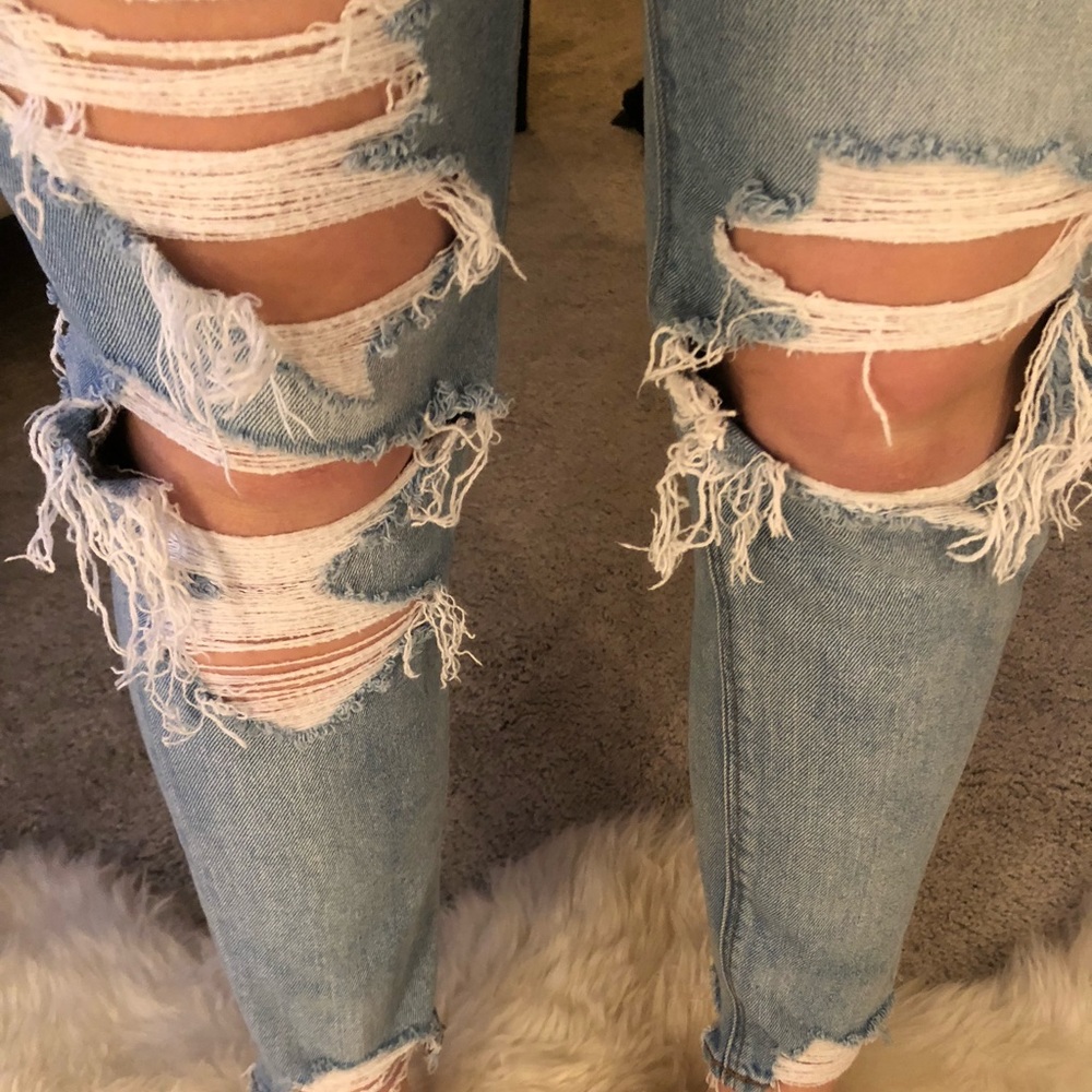 AE light wash ripped jeans!